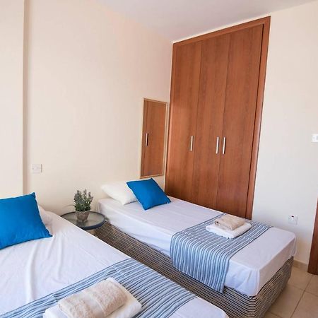 Apartments For Holidays Paralimni Eksteriør billede