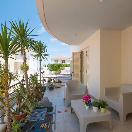 Apartments For Holidays Paralimni Eksteriør billede