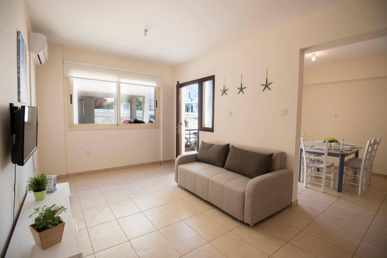 Apartments For Holidays Paralimni Eksteriør billede