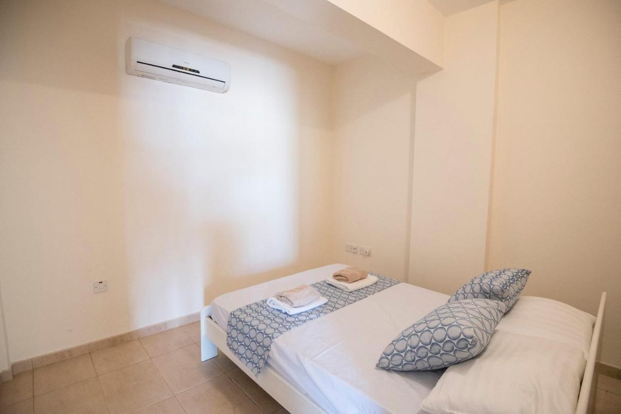 Apartments For Holidays Paralimni Eksteriør billede