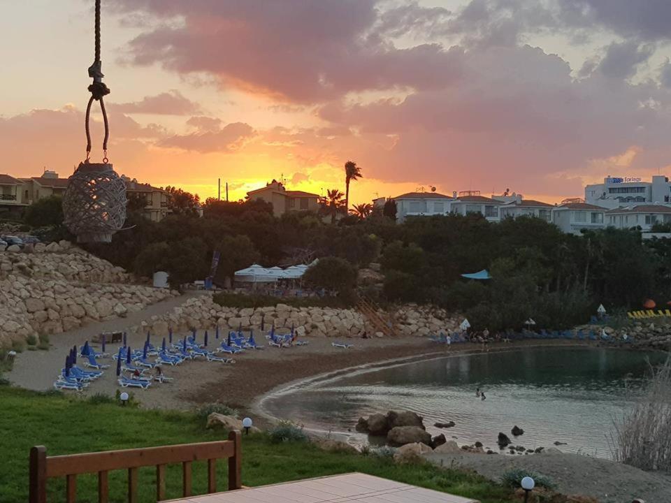 Apartments For Holidays Paralimni Eksteriør billede