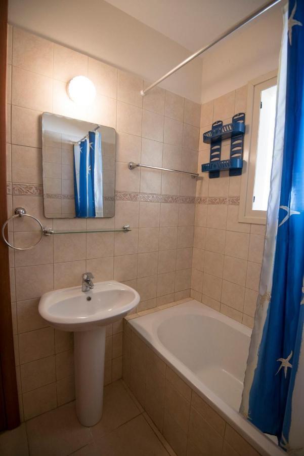 Apartments For Holidays Paralimni Eksteriør billede
