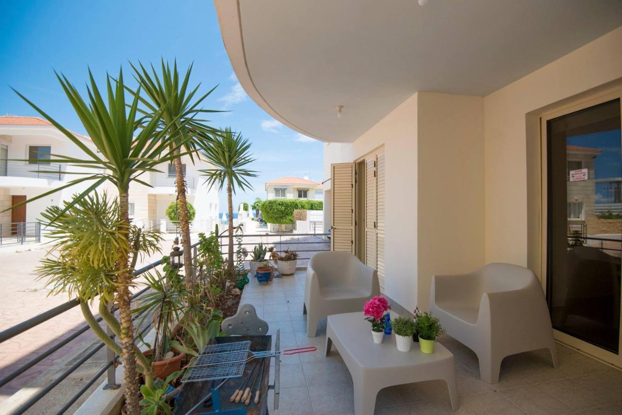 Apartments For Holidays Paralimni Eksteriør billede